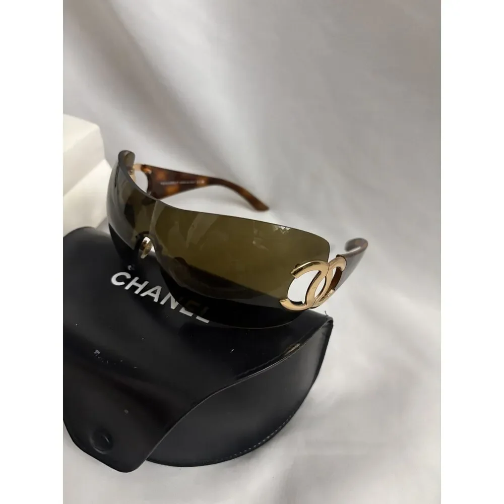 Vintage Chanel Brown Oversized Shield Sunglasses Y2K Interlocking CC Logo 2000s